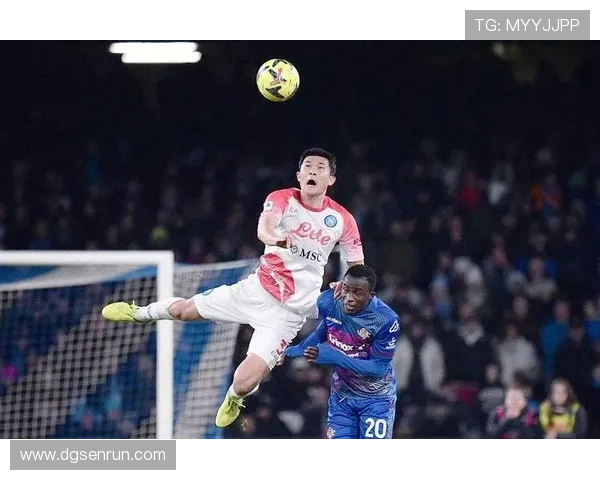 金玟哉创下年轻球员新纪录，表现引发足坛热议与关注