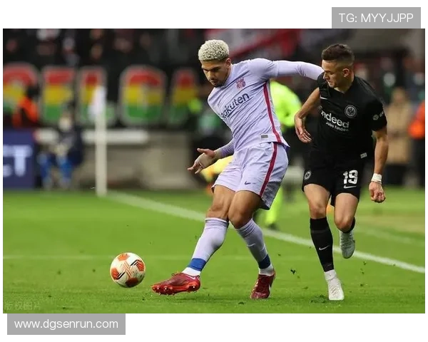 萨利巴与阿劳霍：力量型与技术型中卫路线分化分析