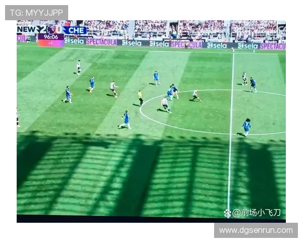 切尔西阵容增强却表现下滑，矛盾局面对赛季走势形成制约